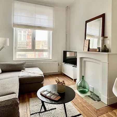 Apartment 4 Bedroom House Newly Renovated *
